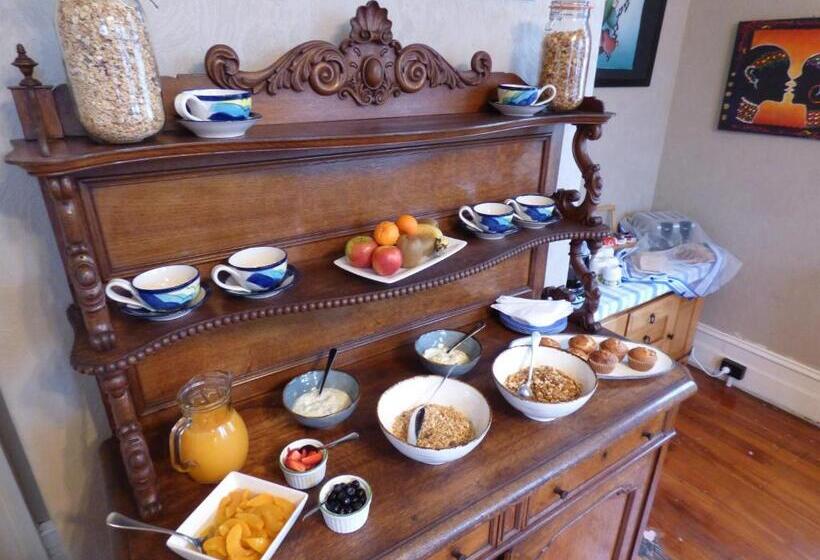 اتاق استاندارد با سرویس بهداشتی مشترک, Sahara Guest House