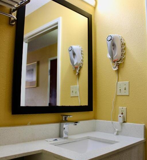 Люкс Кровать Кинг, Hometown Inn & Suites