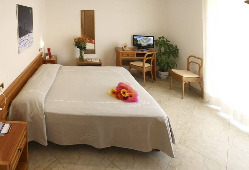 Номер Стандарт Трехместный, Joli Park Hotel   Caroli Hotels