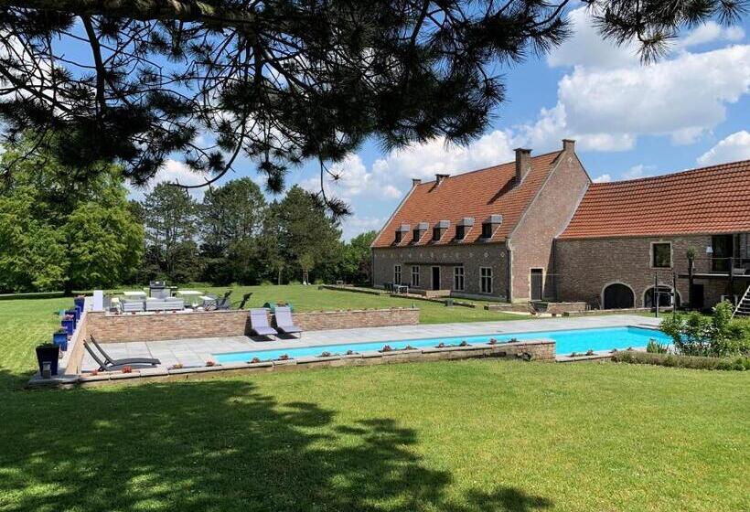 Дом 4 Спальни, Chapeauveau Gîte   B&b   Events