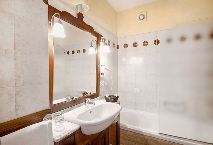 اتاق استاندارد با چشم‌انداز دریا, Grand Hotel Smeraldo Beach