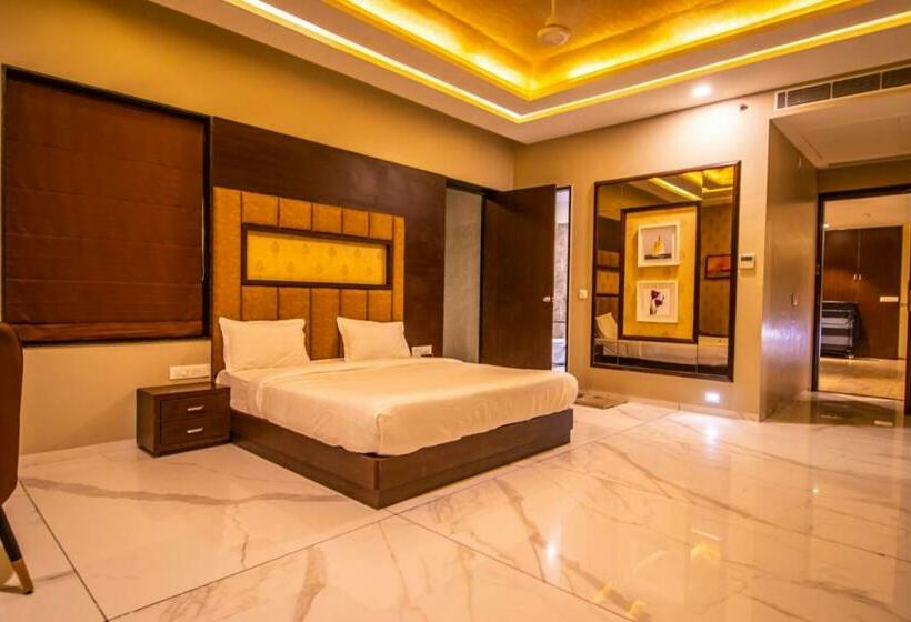 Люкс, The Bhagwati Resort