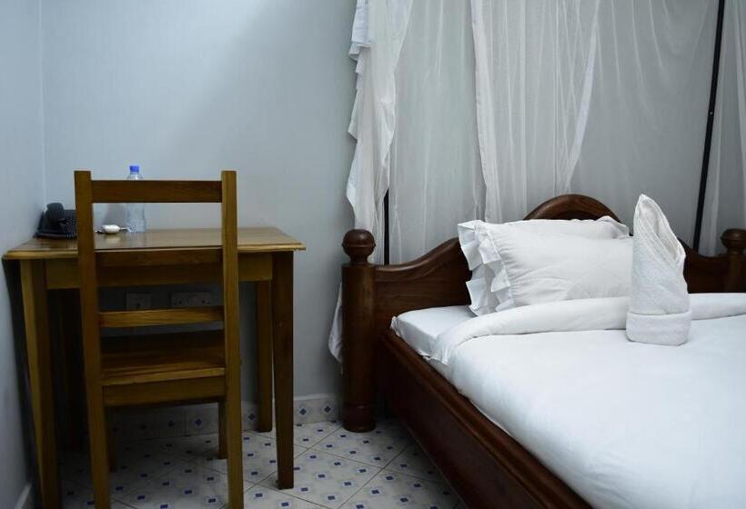 Стандартный Номер Кровать Кинг, Mzunguu Safari Lodge