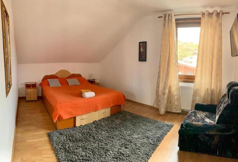 آپارتمان 2 خوابه, Casa Cu Muri
