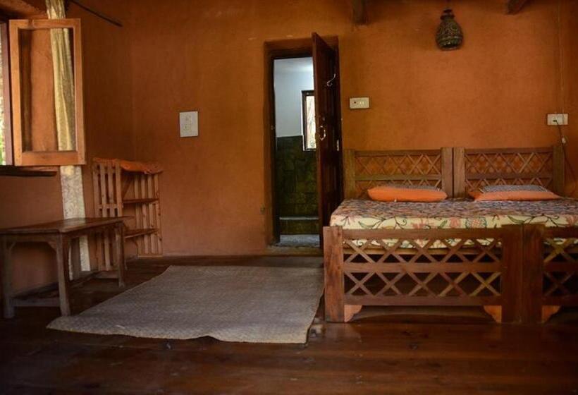 Семейный Номер, Shivanandi River Lodge