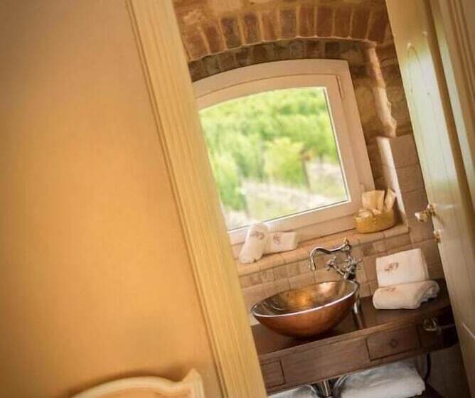 Полулюкс, Tenuta Montemagno Relais & Wines