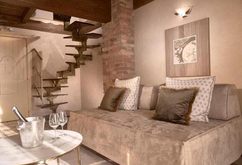 Полулюкс, Tenuta Montemagno Relais & Wines