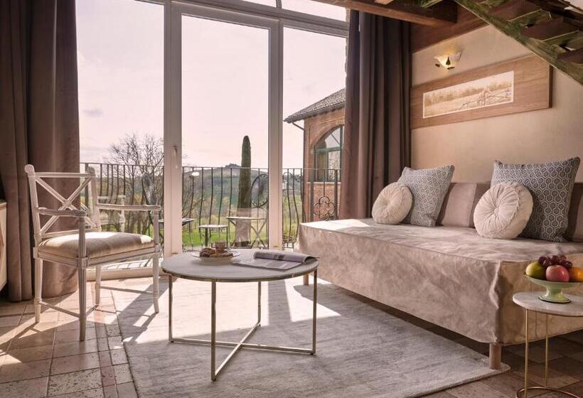 Полулюкс, Tenuta Montemagno Relais & Wines
