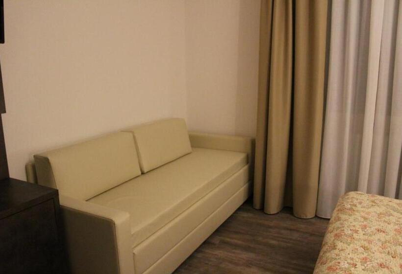 Трехместный Номер Deluxe, Albergo Ristorante Miramonti Toano