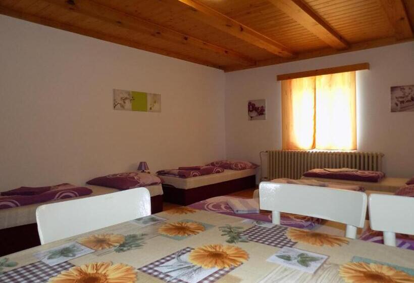 家庭间, Ubytování Apartmány Ferenčíková