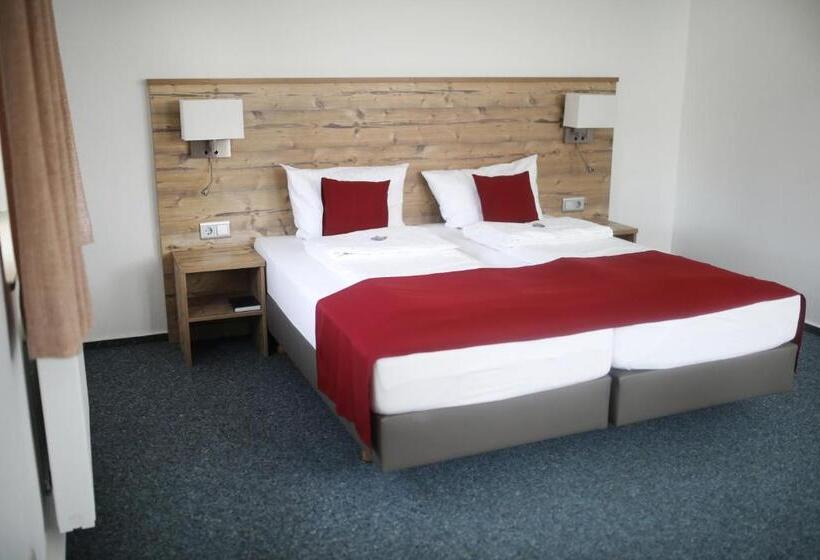 Номер Стандарт Трехместный, Gasthaus Hotel Zum Kreuz