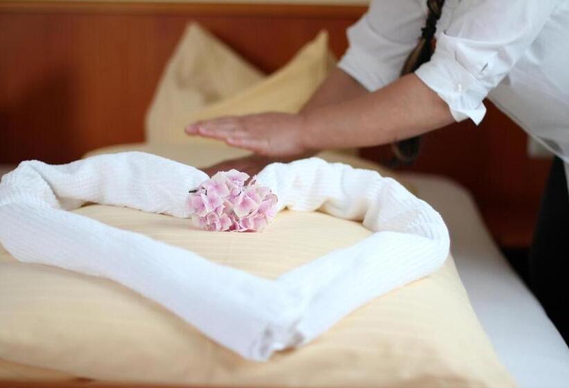 Номер Стандарт Трехместный, Gasthaus Hotel Zum Kreuz