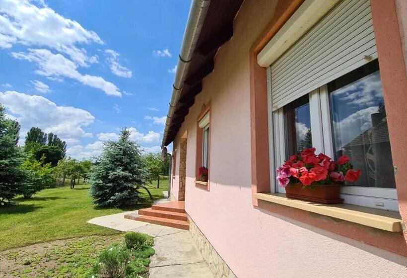 Апартаменты 3 Спальни, Veronika Guesthouse