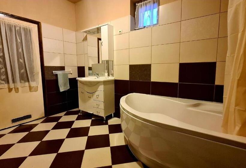 Апартаменты 3 Спальни, Veronika Guesthouse