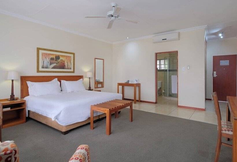 Шале 1 Спальня, Protea Hotel By Marriott Polokwane Ranch Resort