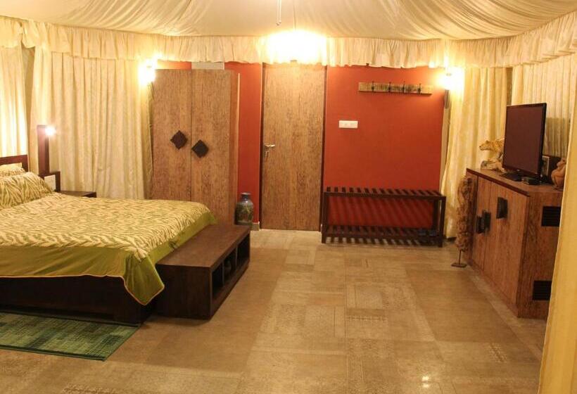 Deluxe Tent, Tathastu Pench