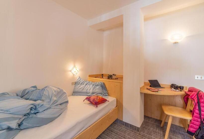 스탠다드 트리플 룸, Albergo Canazei