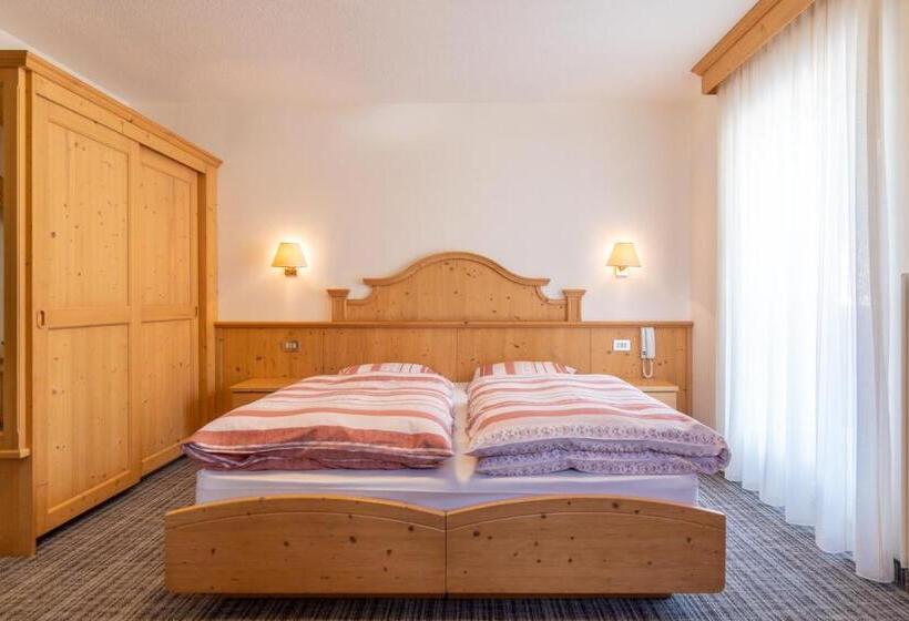 4인용 스탠다드 룸, Albergo Canazei