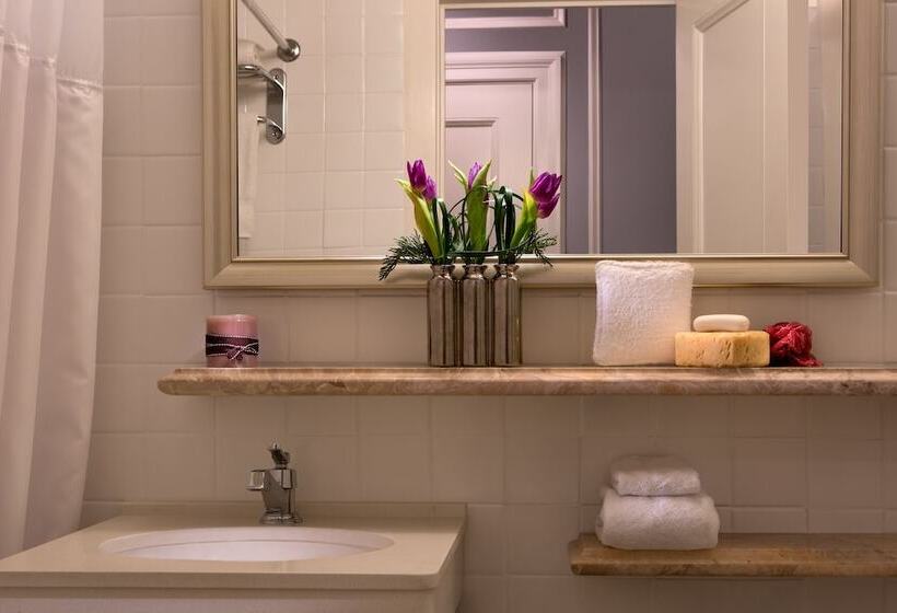 اتاق کلاب, The Biltmore Los Angeles