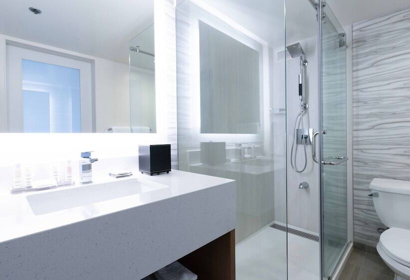 سوییت خانوادگی, Waikiki Beach Marriott Resort & Spa