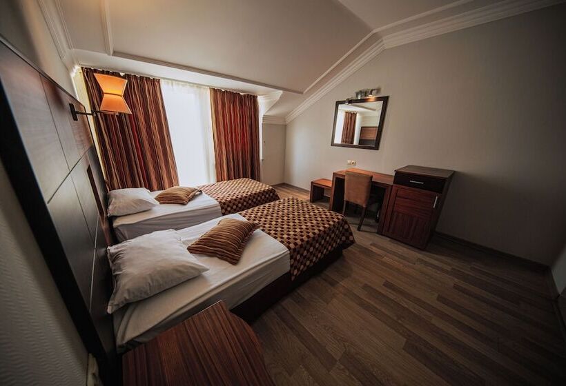 اتاق خانوادگی, Rox Resort