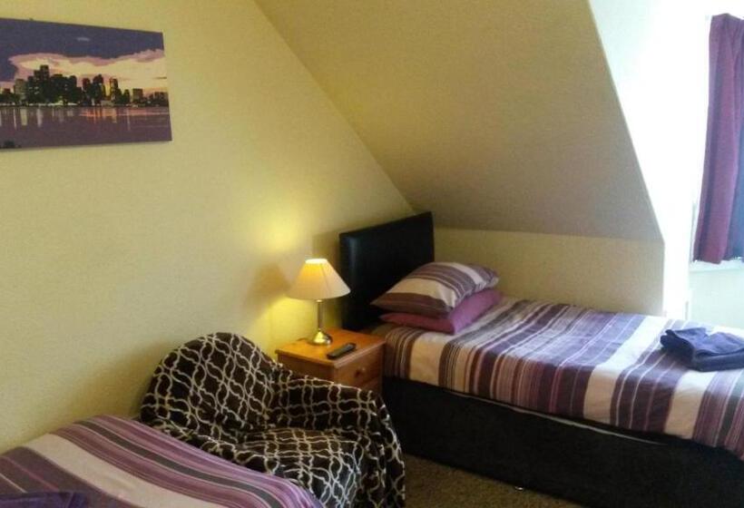 Номер Стандарт Совместная Ванная, Station View Guest House