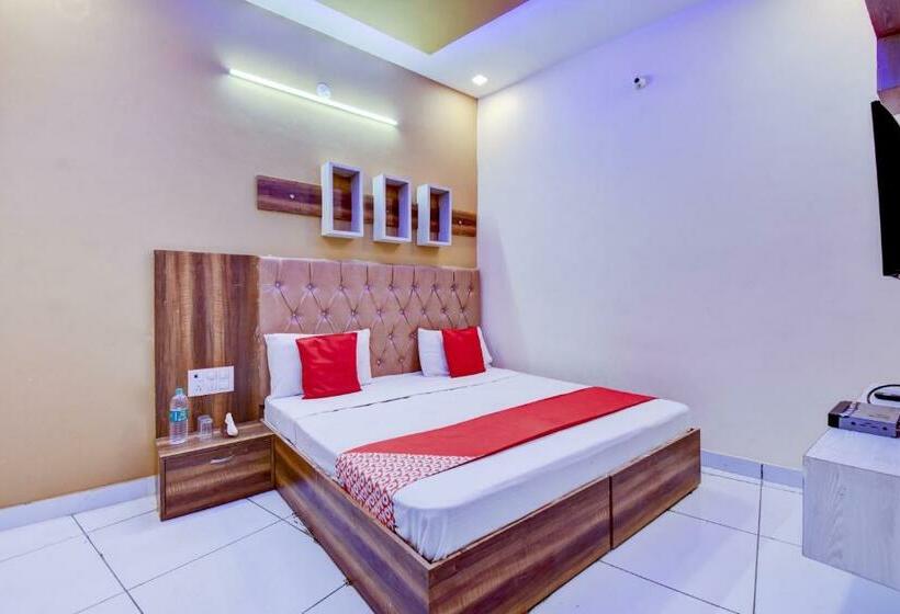 Номер Стандарт, Oyo 72793  Sarovar