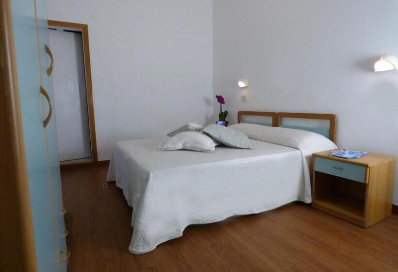 이코노미 룸, Merano