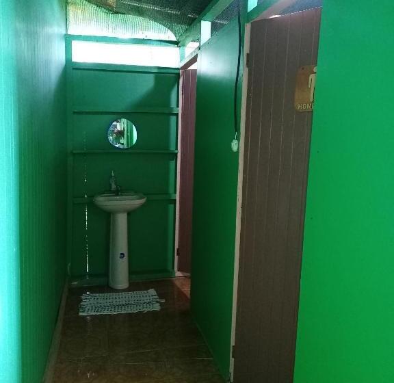 Номер Стандарт Четырехместный Совместный Санузел, Casa Jade