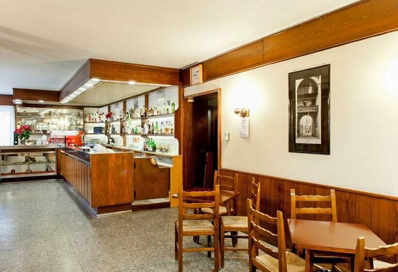 Четырехместный Номер Стандарт, Albergo Michielini