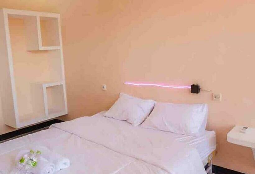 Номер Стандарт, Artayya Puri 2 Near Alun Alun Caruban Mitra Reddoorz