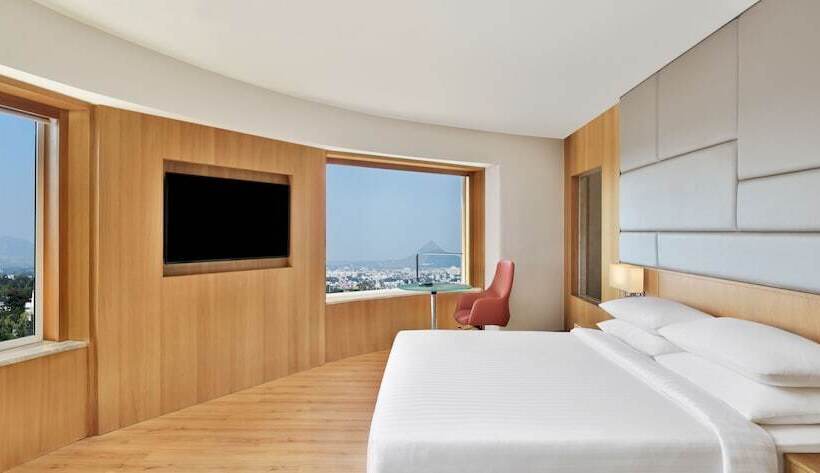 Номер Стандарт Вид на Город, Courtyard By Marriott Nashik