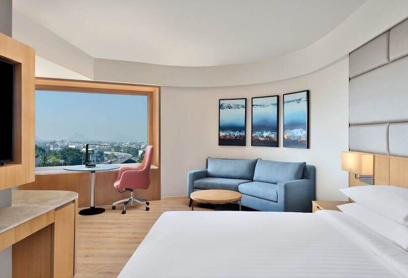 Студия Стандарт Двуспальная Кровать, Courtyard By Marriott Nashik