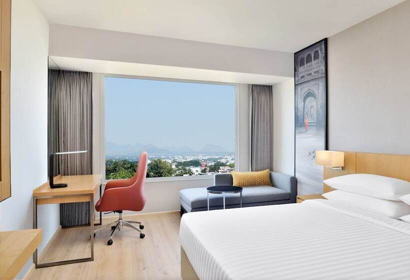 Номер Стандарт Двуспальная Кровать Вид на Город, Courtyard By Marriott Nashik