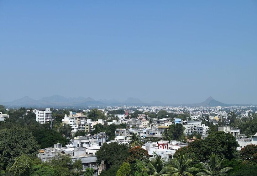 Президентский Люкс, Courtyard By Marriott Nashik