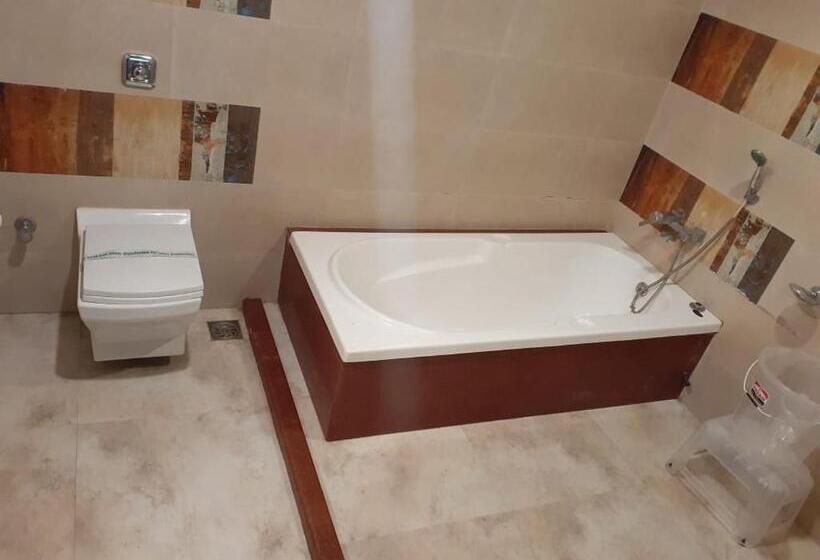 Люкс, Gourish Resort
