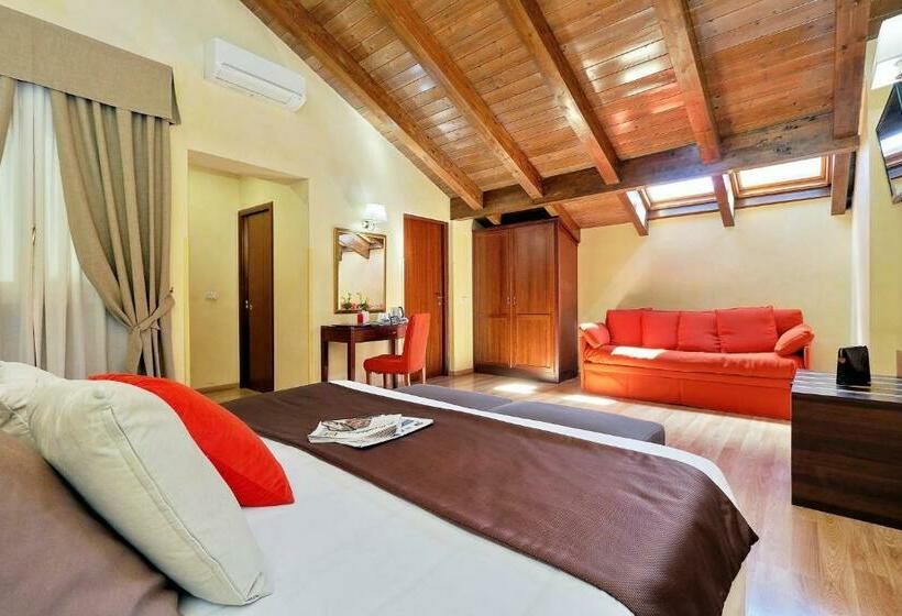 Habitación Triple Estándar, Camelia