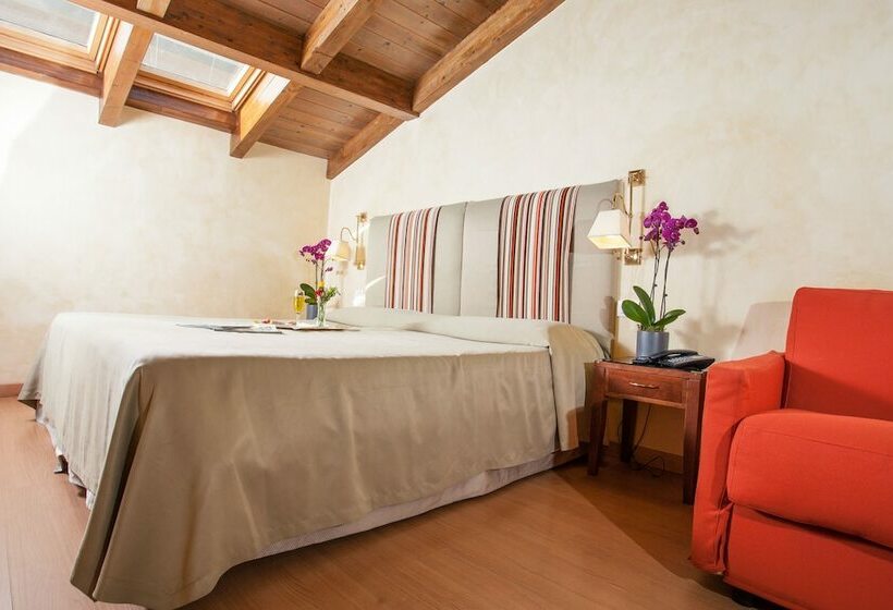 Habitación Cuádruple Estándar, Camelia