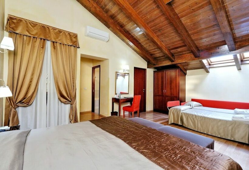 Habitación Cuádruple Estándar, Camelia