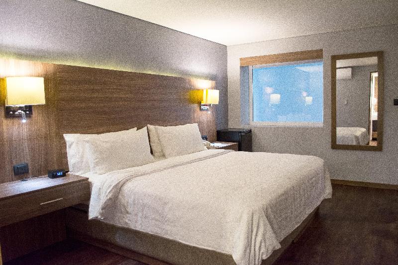キングサイズベッドのスタンダードルーム, Holiday Inn Express Morelia, An Ihg