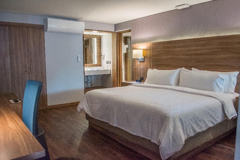 キングサイズベッドのスタンダードルーム, Holiday Inn Express Morelia, An Ihg