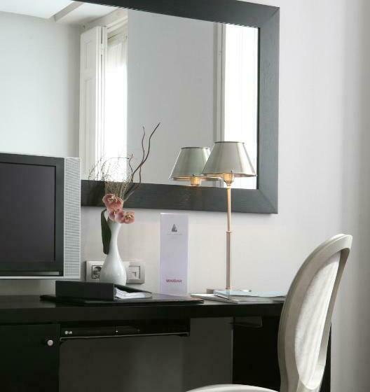 Junior Suite, Meninas  Boutique Opera