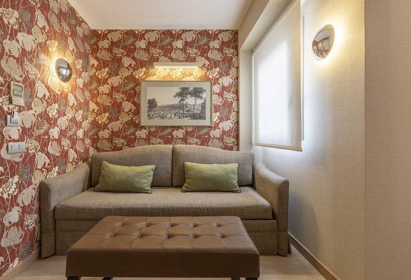 Habitación Triple Estándar, Meninas  Boutique Opera