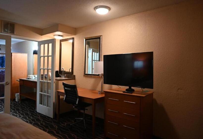带2个卧室的套房, Quality Inn & Suites I 35 Near Frost Bank Center