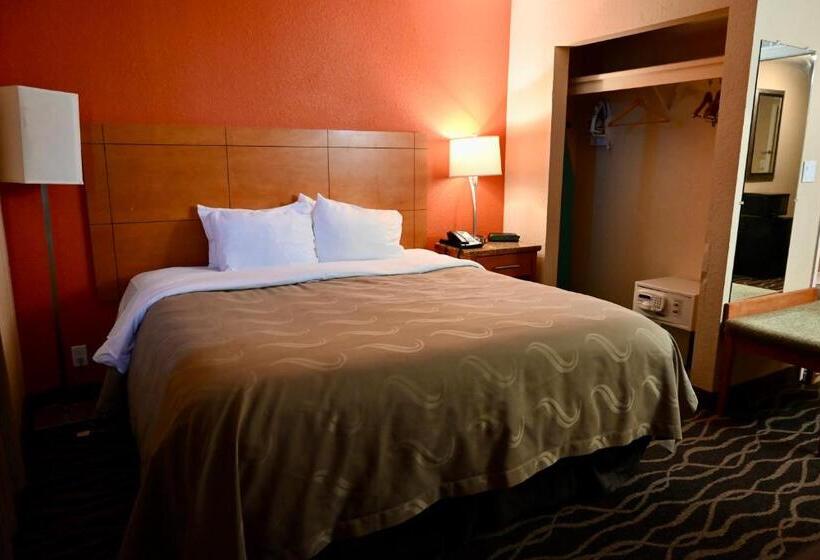 带2个卧室的套房, Quality Inn & Suites I 35 Near Frost Bank Center