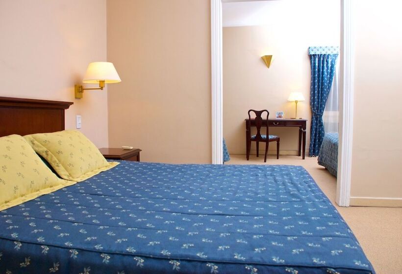 이그제큐티브 스튜디오, Provincial Plaza Hotel
