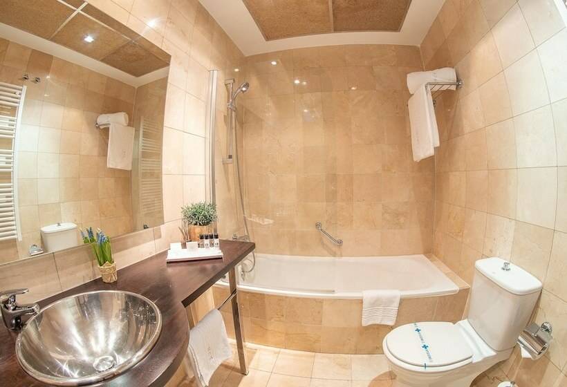 标准三人间, Hospedium Hotel Casino Del Tormes