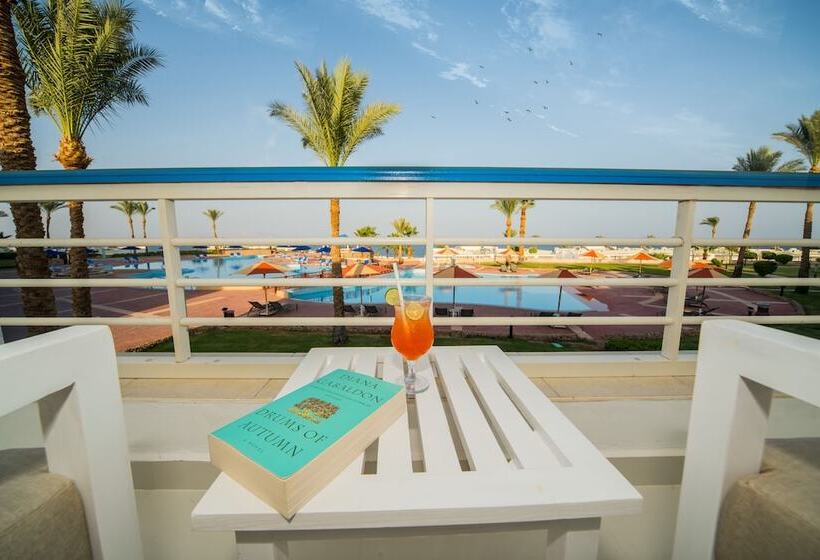 سوئیت پریمیوم با چشم‌انداز دریا, Renaissance Sharm El Sheikh Golden View Beach Resort