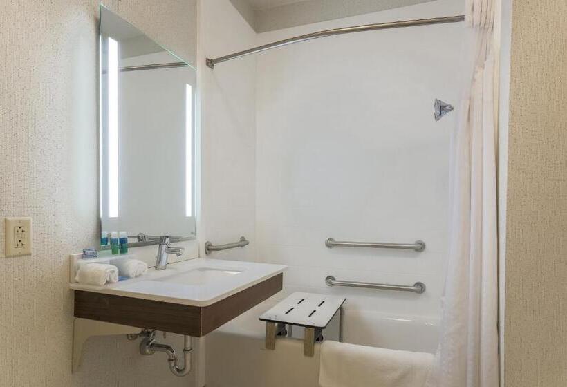 Номер Стандарт Адаптированный для Инвалидов, Holiday Inn Express Irondequoit, An Ihg