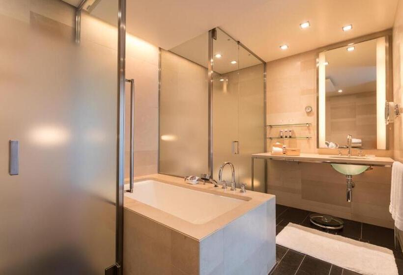 Номер Deluxe Кровать Кинг, Four Seasons Hotel Tokyo At Marunouchi